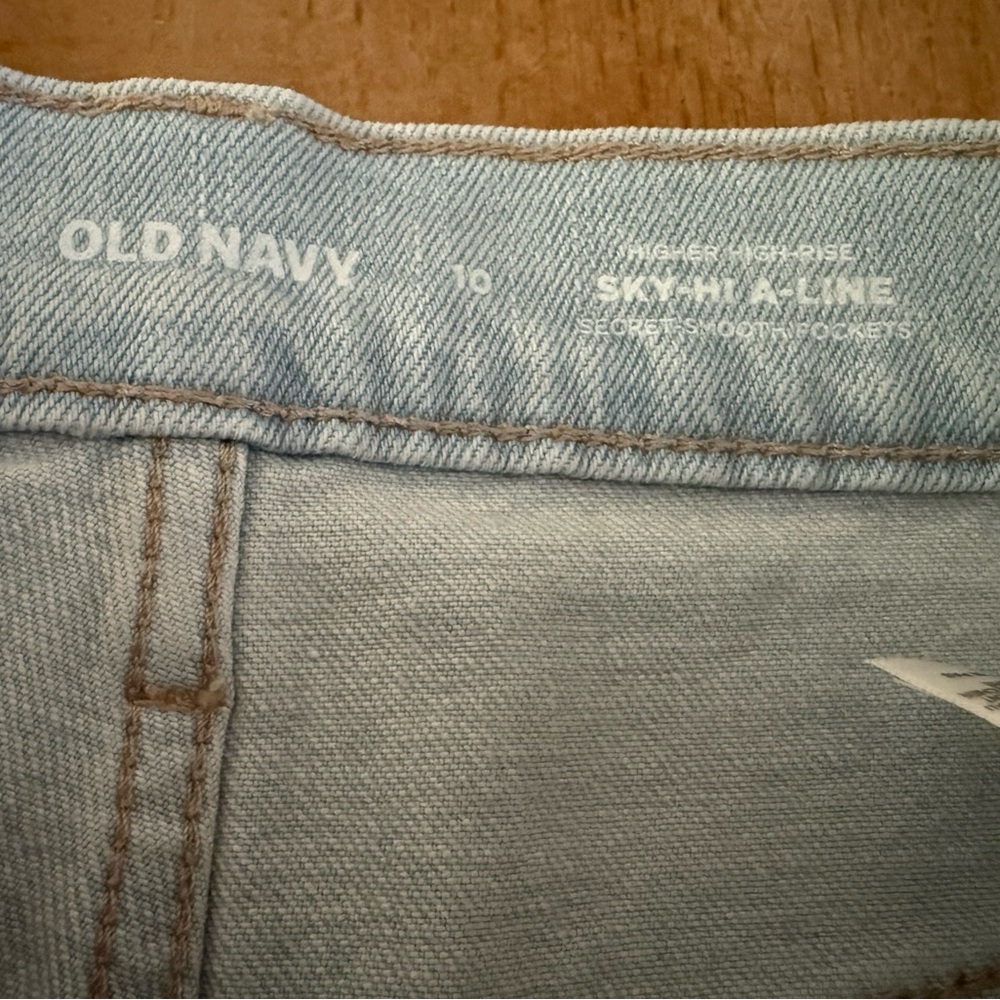 NWT Old Navy Jean shorts. Size 10. High rise. - Picture 4 of 5
